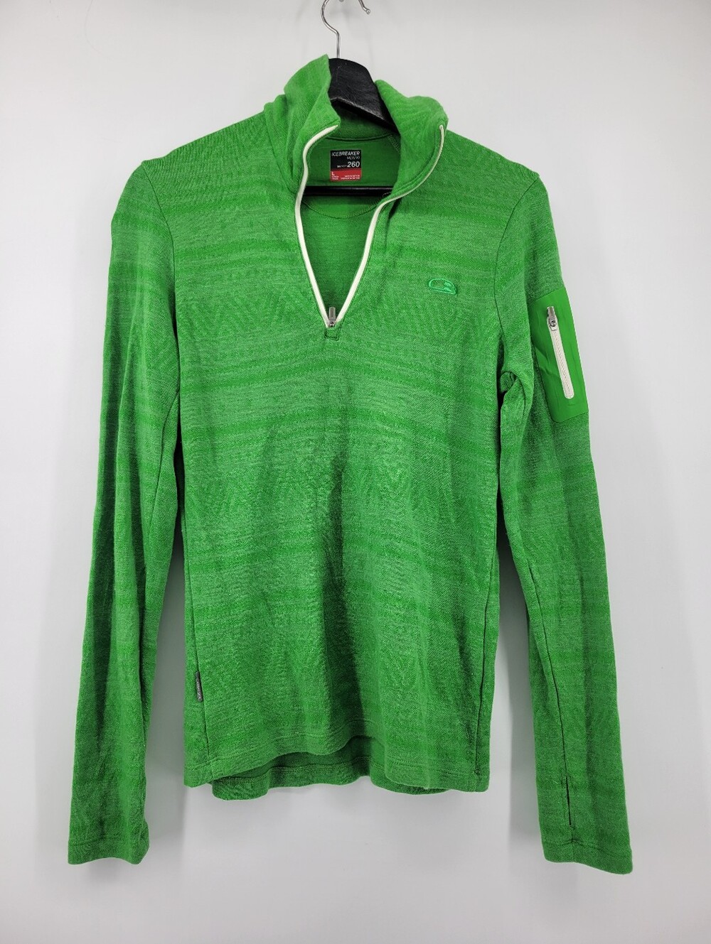 Icebreaker Merino 260 Bodyfit pullover features a quarter-zip neck and a pattern